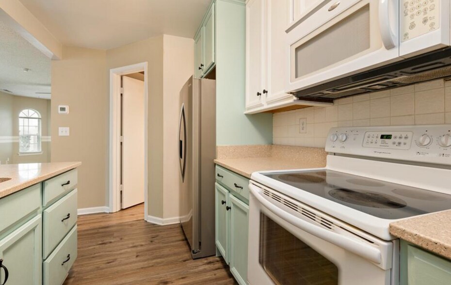 Building Photo - 4520 Shallowford Cir