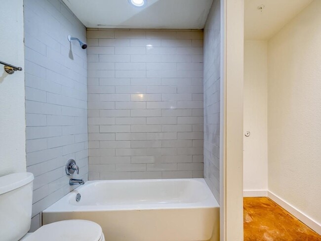 Building Photo - 110 S Main St