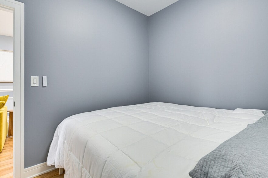 Building Photo - 1034 N Drake Ave