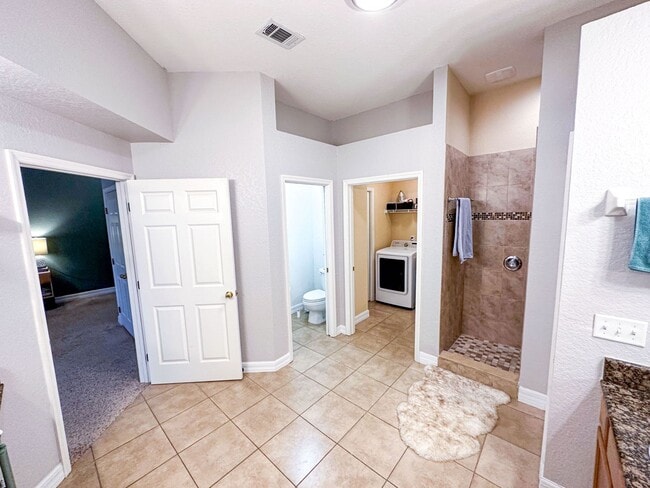 Building Photo - 3 Bed/ 2.5 Bath Pet Friendly Home!