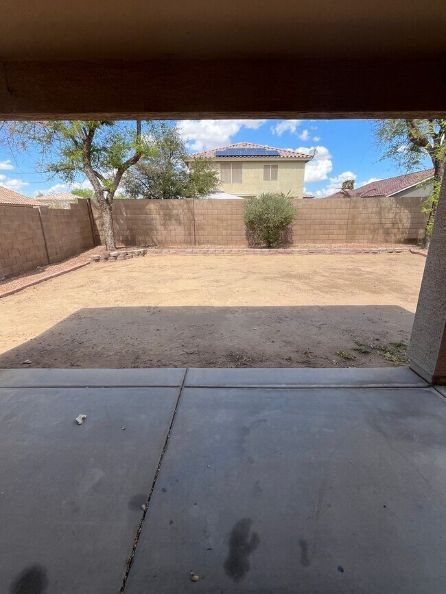 Building Photo - GREAT 4 BEDROOM 2 BATH HOME
