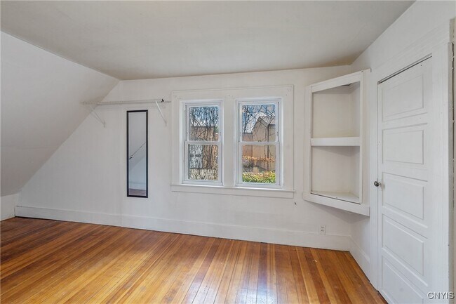 Building Photo - 518 E Brighton Ave