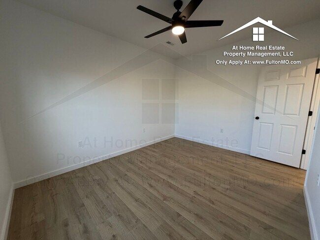 Building Photo - 508 E 8th St