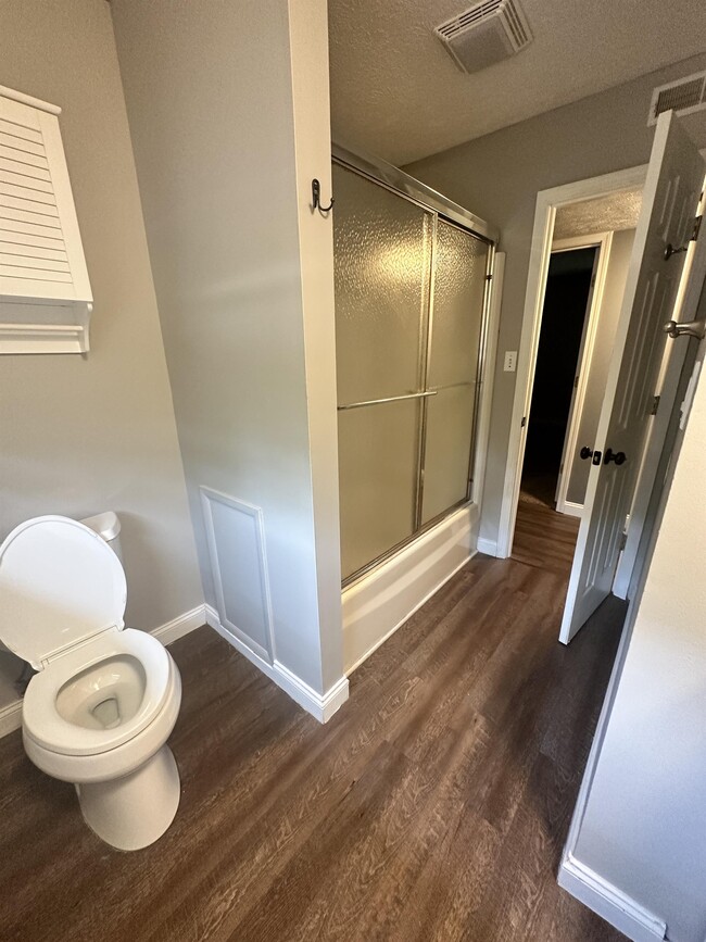 Building Photo - 2731 Birdwell Dr