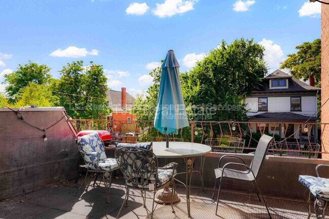 Building Photo - 1138 Corona St