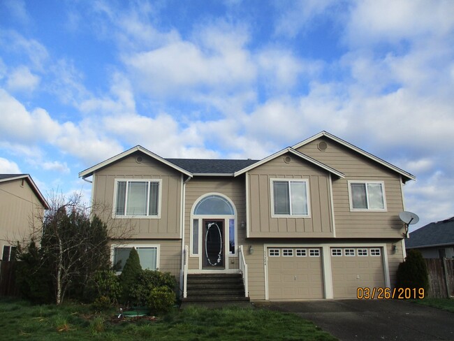 Building Photo - Remodeled 4BD Home Heart Of Yelm! Plus Lar...