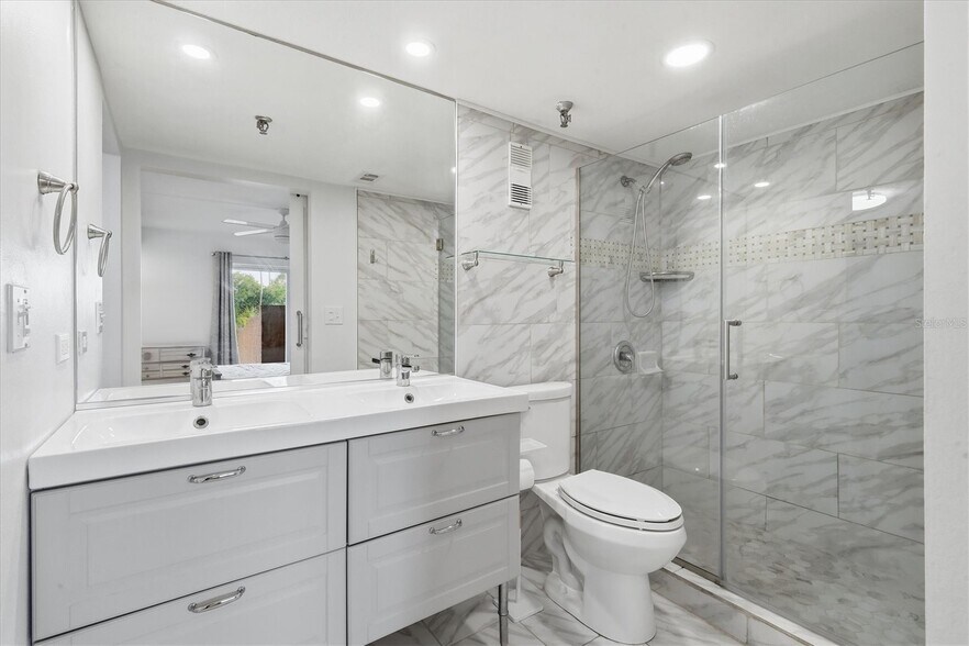 Building Photo - 7430 Sunshine Skyway Ln S