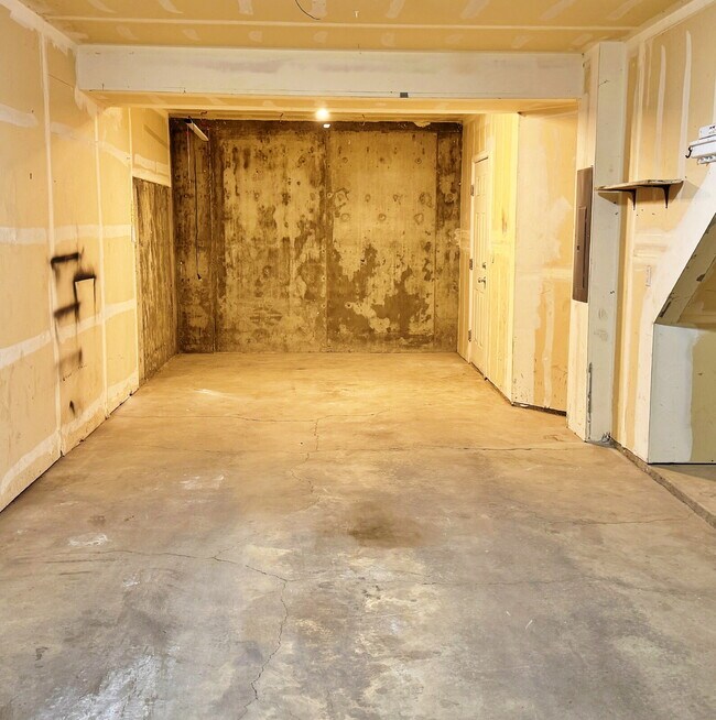 Building Photo - Spacious 2 Bed 2 Bath Townhome across from Aurora Mall and I-225, Close to Buckley SFB!