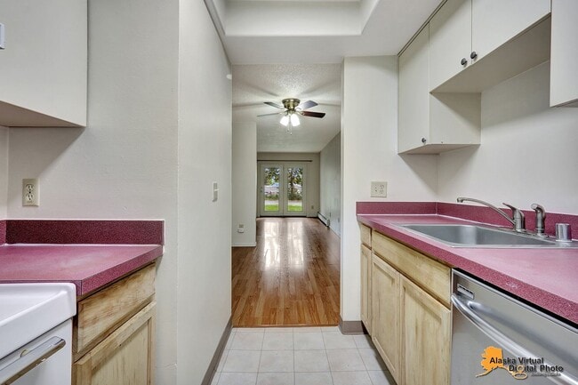 Building Photo - 4640 Reka Dr
