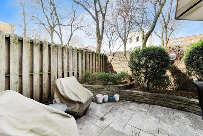 Building Photo - 1865 N Dayton St