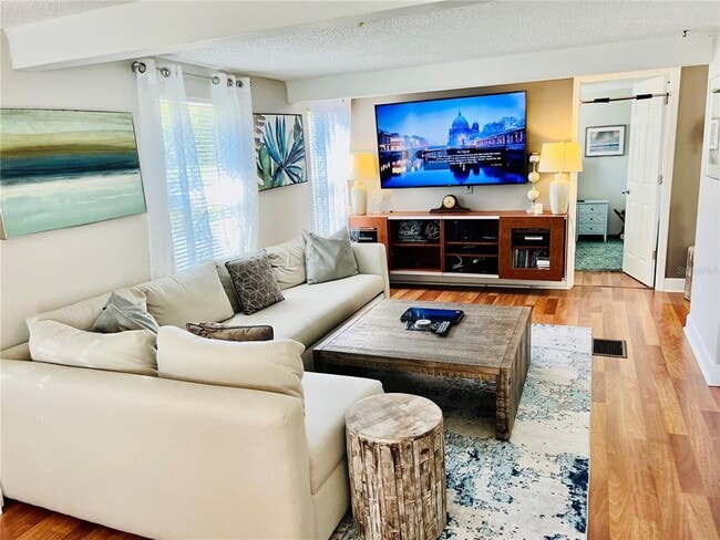 Building Photo - 428 Orangewood Dr