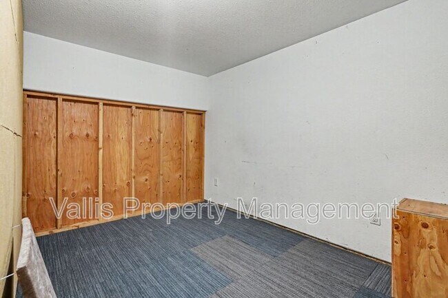 Building Photo - 2495 Benjamin Ave NW