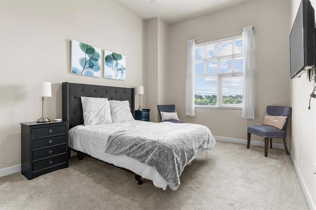 Building Photo - 711 Cosmopolitan Dr NE