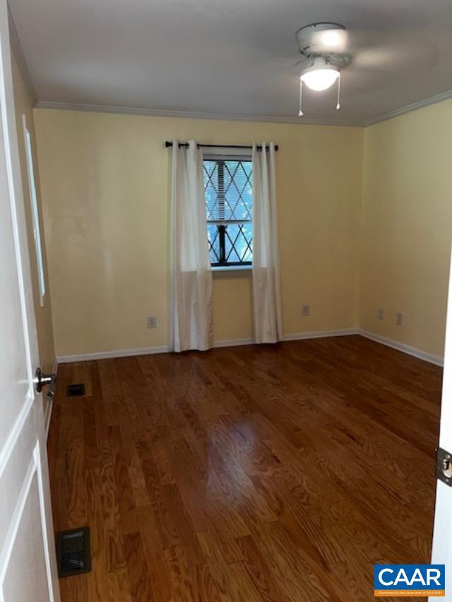 Building Photo - 2 Pineknoll Cir