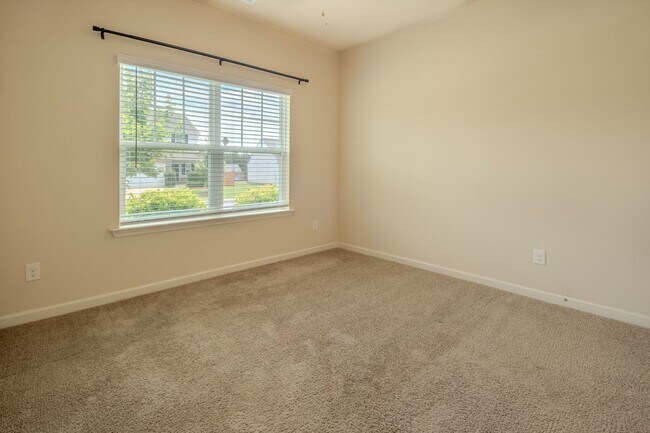 Building Photo - Move-In Ready 3BR Home | $2,100 with Lawncare or $2,000 Tenant Maintained