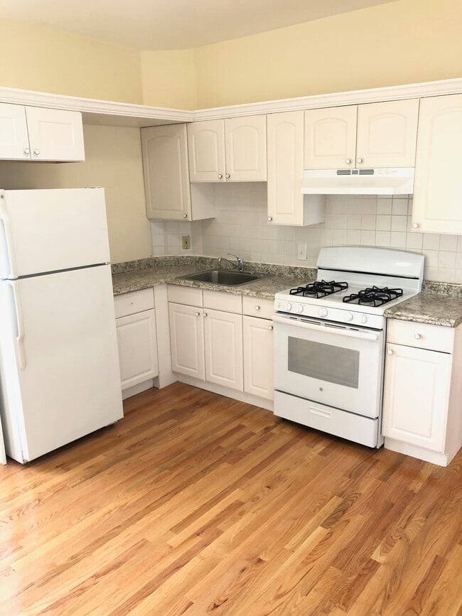 Building Photo - 5 Buckley Ave