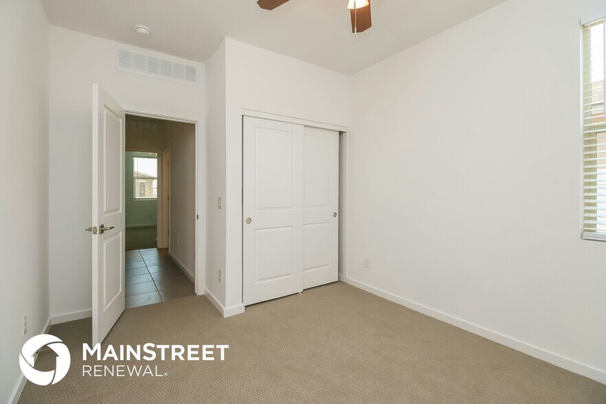 Building Photo - 4355 E Gallop Trail