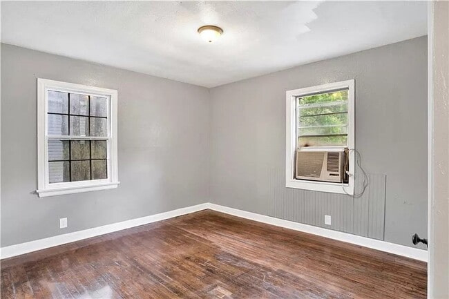 Building Photo - Newly Remodeled 2 Bedroom | 1 Bathroom