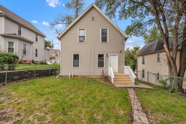 Building Photo - 735 Sylvan Ct