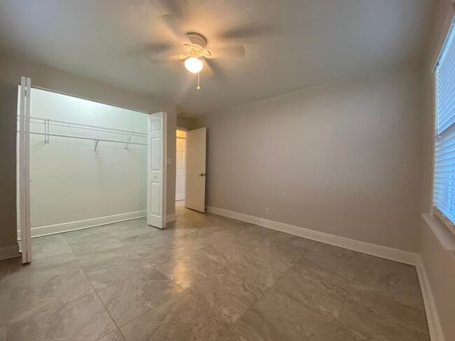 Building Photo - Two Bedroom Beachside Duplex with Garage!