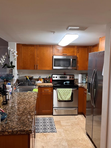 Building Photo - 1555 N Treasure Dr