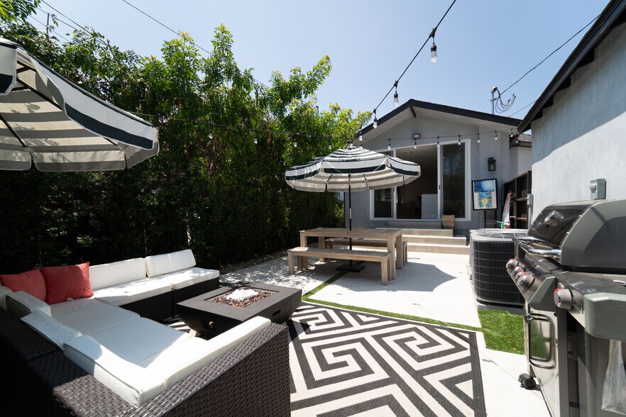 Building Photo - 9044 Carson St