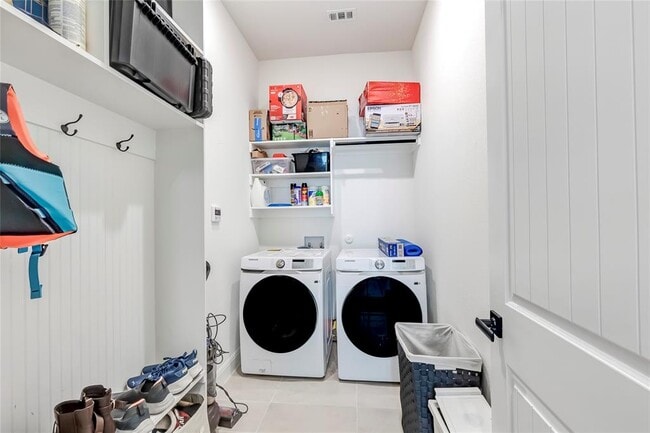 Building Photo - 2824 Stone Branch Dr