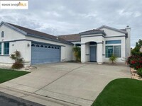 Building Photo - 1575 Summerland Way