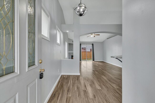 Building Photo - Amazing Floor Plan in Desirable Spanaway Neighborhood!