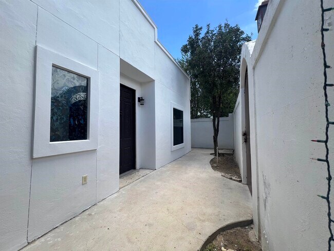 Building Photo - 1204 Musser St