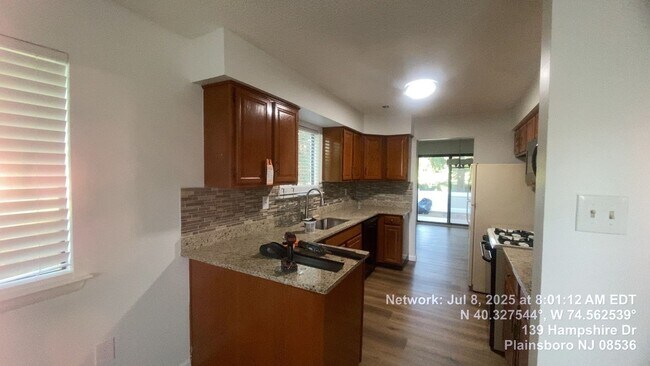 Building Photo - Charming 3BR Townhome in Plainsboro
