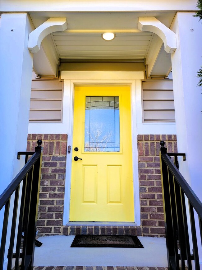 Building Photo - Large 2 story transitional in highly sough...