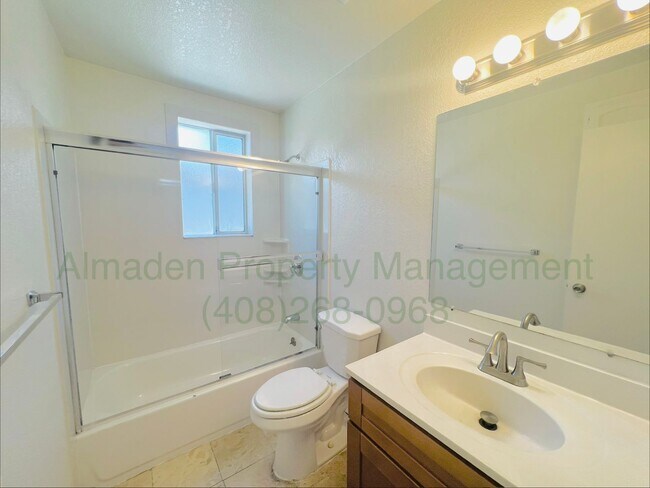 Building Photo - 924 Almaden Ave