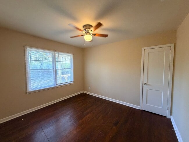 Building Photo - Studio Home in Valdoasta