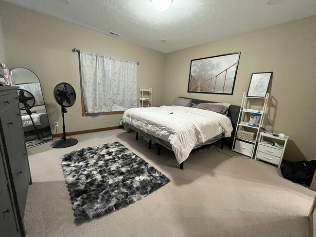 Building Photo - 5548 W Colonial Ct