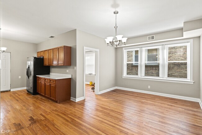 Primary Photo - 3744 W Eastwood Ave