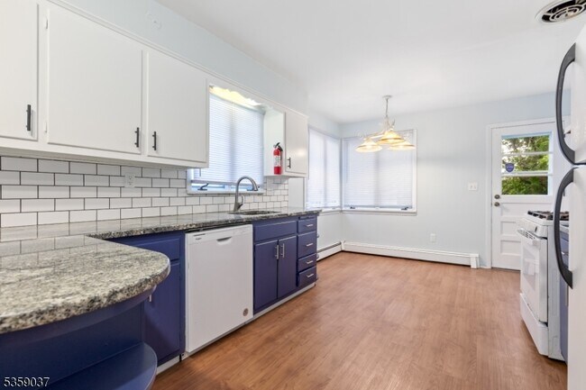 Building Photo - 82 Bergen Ave