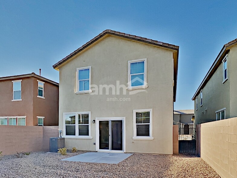 Building Photo - 9875 S Eastern Ave