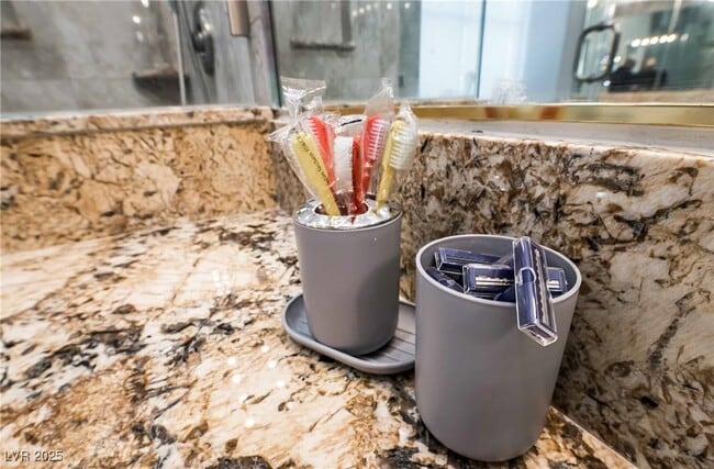 Building Photo - 1400 Castle Crest Dr