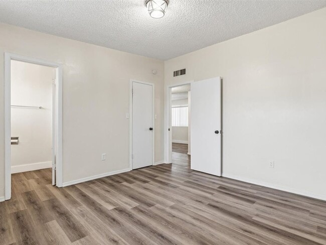 Building Photo - 2103 N 10th Ave