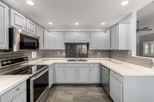 Building Photo - 9555 E Raintree Dr