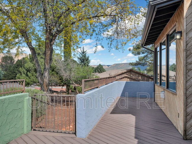 Building Photo - 490 Deer Pass Dr