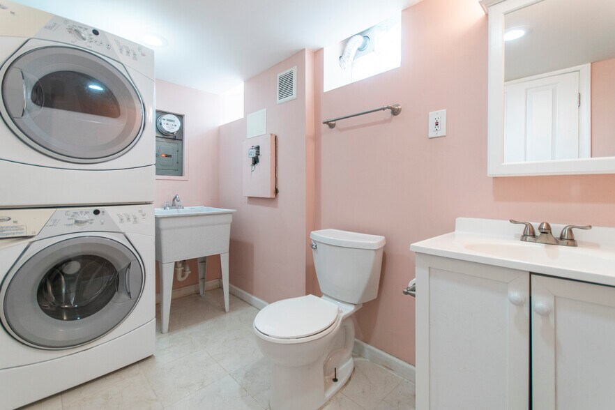 Building Photo - 527 S Lecount St