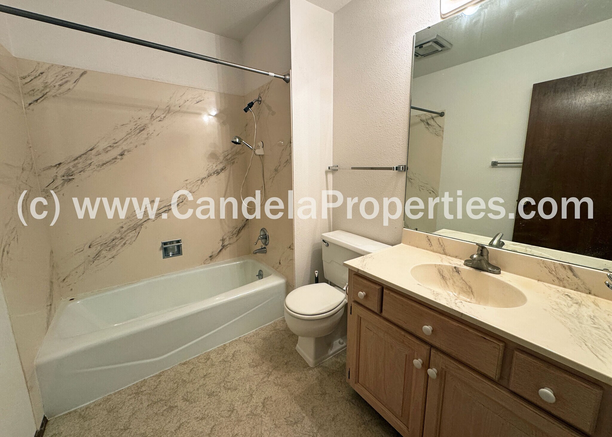 Building Photo - 2970 Shoreham Cir