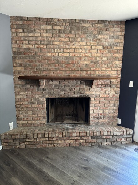 Building Photo - 494 Teal Ln