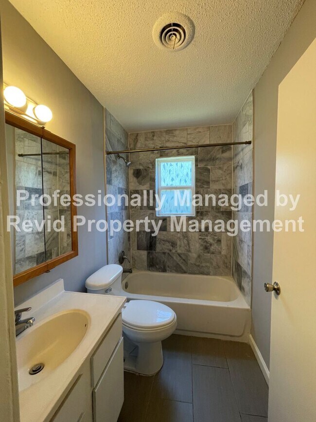 Building Photo - Charming Home for Rent in Memphis!!