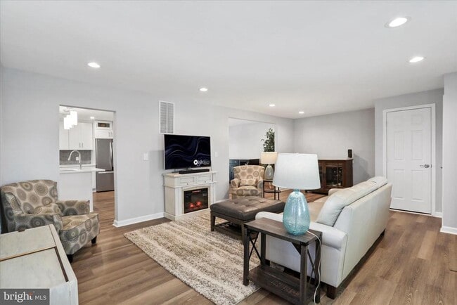 Building Photo - 408 Blue Ridge Ave NE