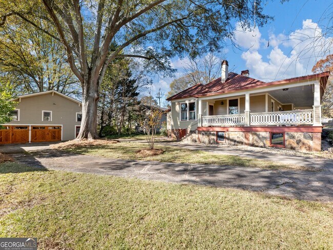 Building Photo - 249 Martin St