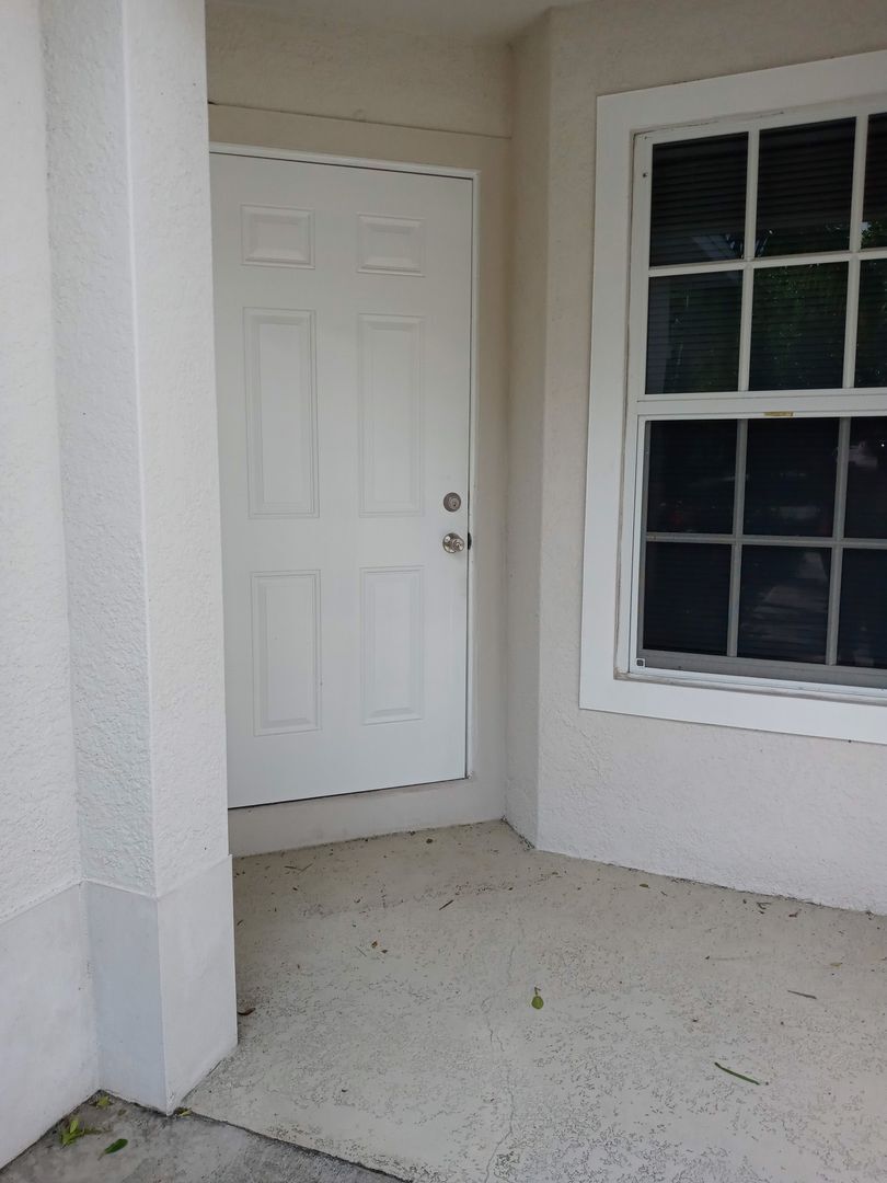 Building Photo - Coming Soon - $500 off Move in Summer Special