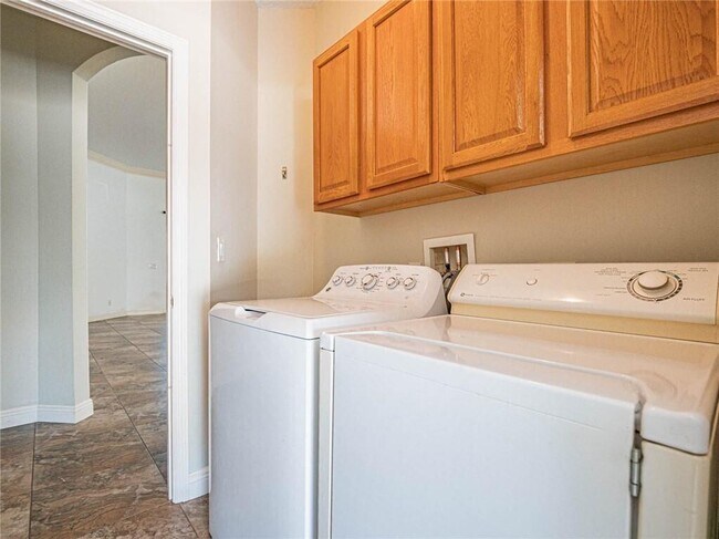 Building Photo - 5836 Pine Ridge Cir